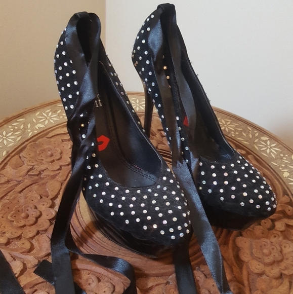 RED Kiss Heels With Ribbon Ankle - Picture 2 of 4